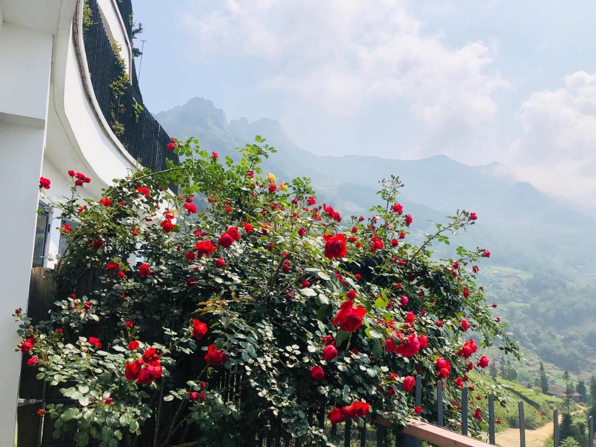 เปาส์ ซาปา เลเชเชอร์ โฮเต็ล Hotel ภายนอก รูปภาพ Roses in the village