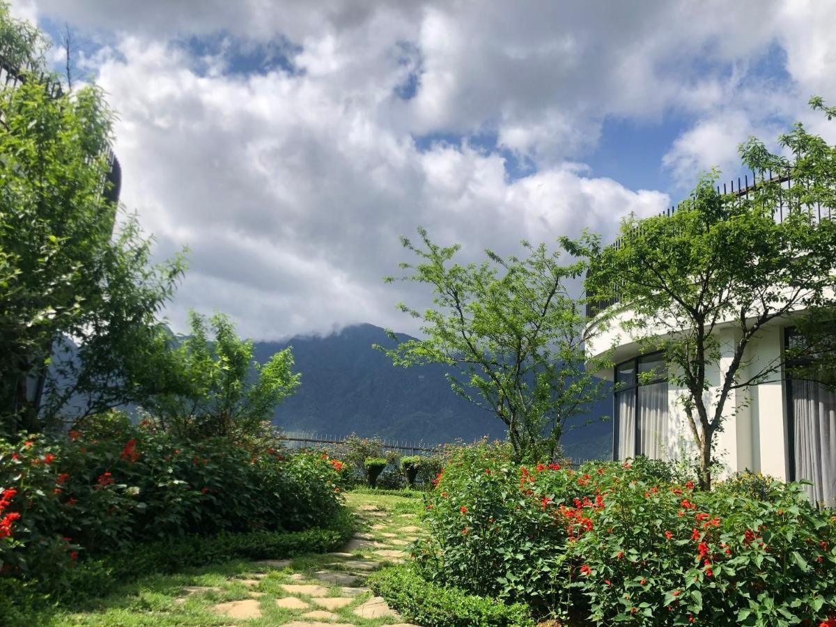 เปาส์ ซาปา เลเชเชอร์ โฮเต็ล Hotel ภายนอก รูปภาพ View of the mountains from the resort