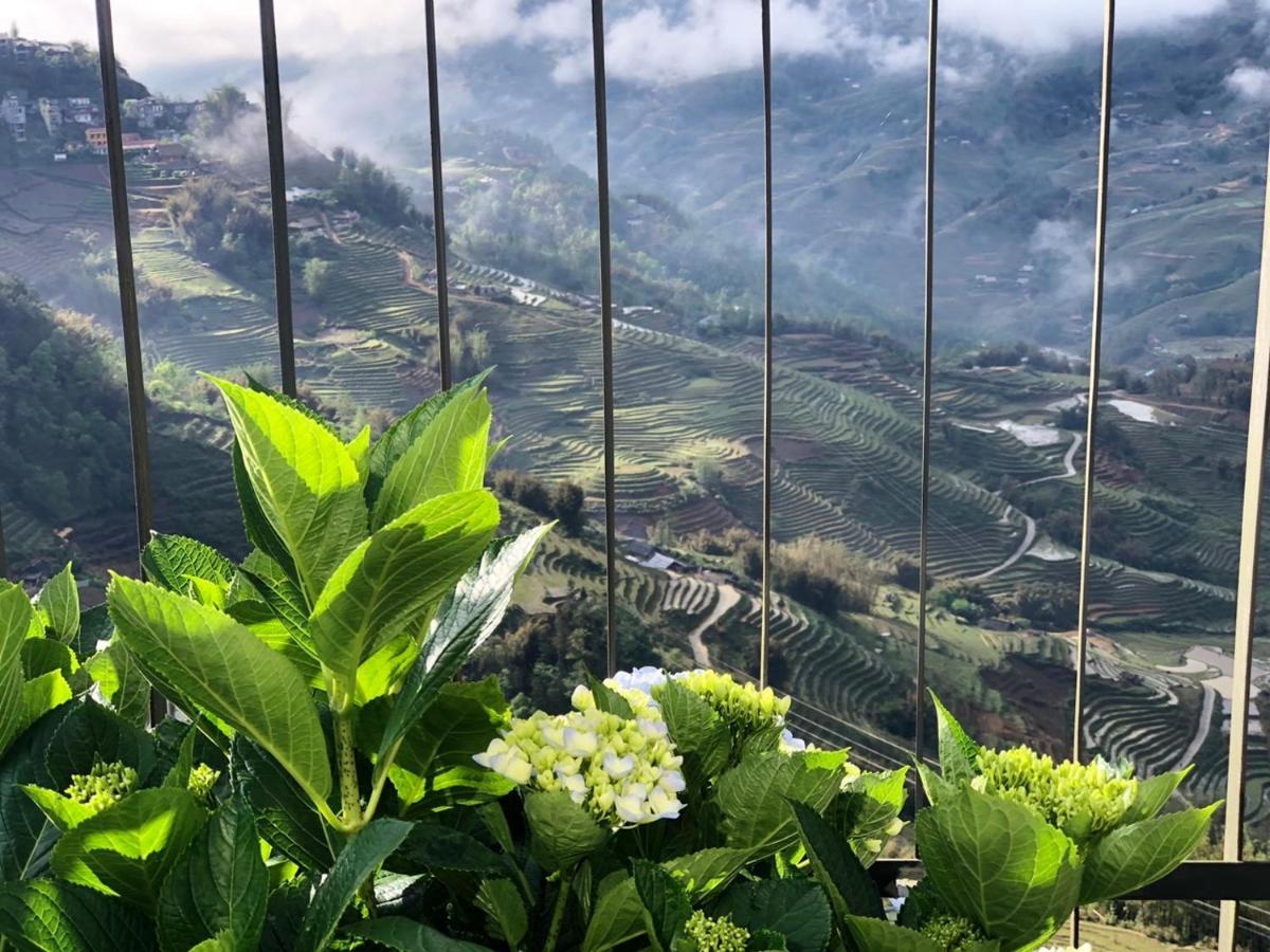 เปาส์ ซาปา เลเชเชอร์ โฮเต็ล Hotel ภายนอก รูปภาพ View of the village from the observation deck