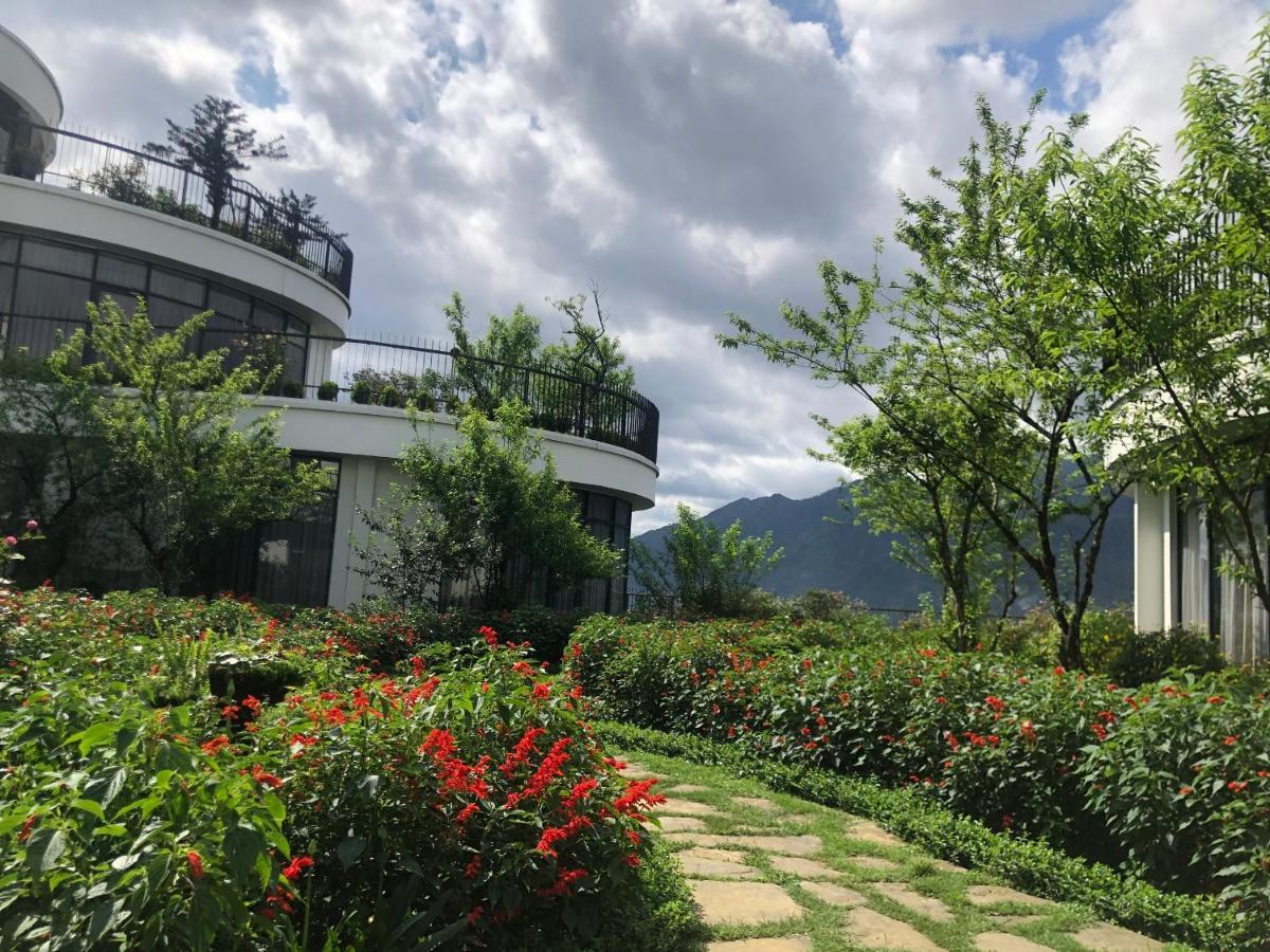 เปาส์ ซาปา เลเชเชอร์ โฮเต็ล Hotel ภายนอก รูปภาพ The garden of the hotel