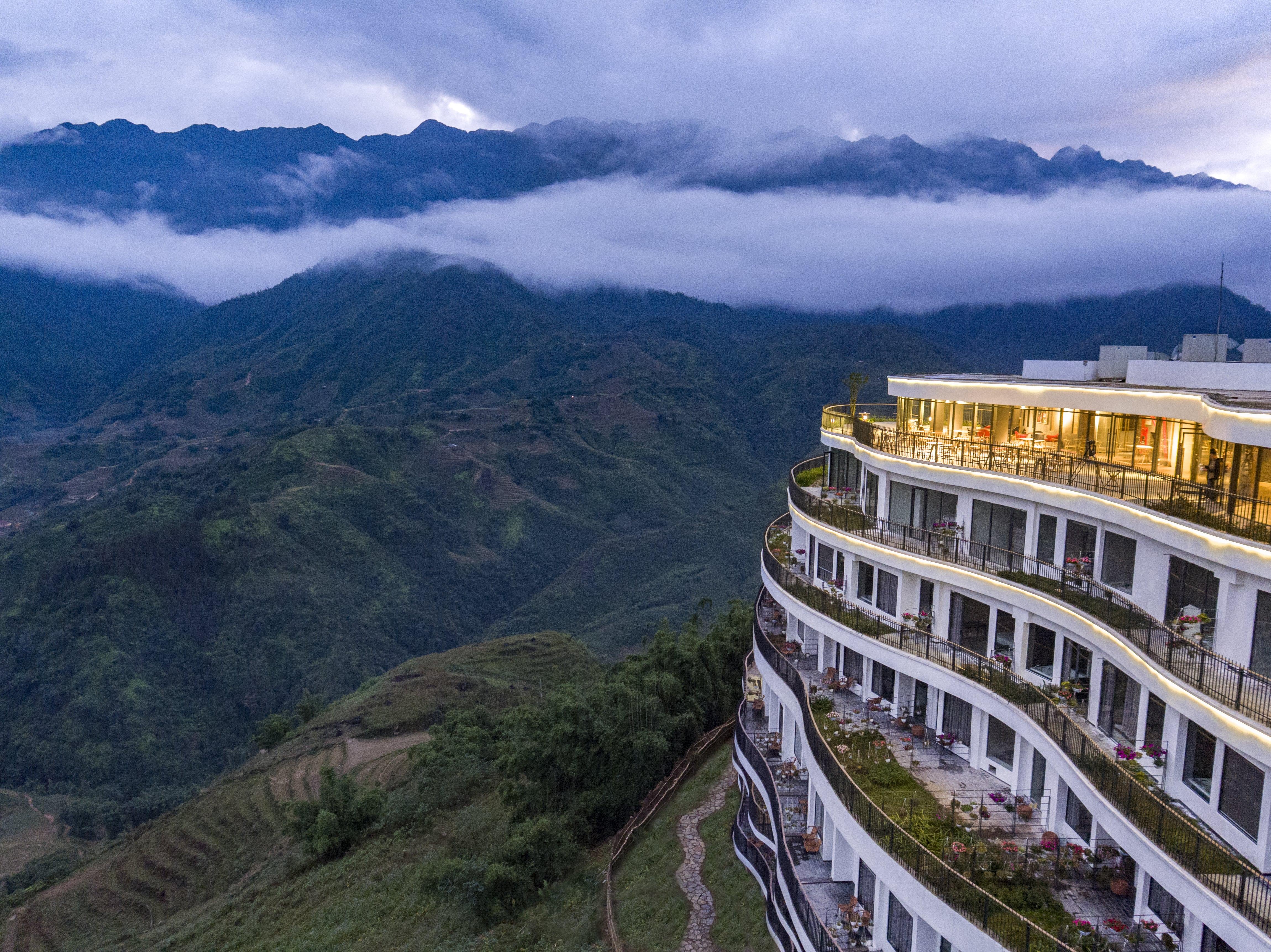 เปาส์ ซาปา เลเชเชอร์ โฮเต็ล Hotel ภายนอก รูปภาพ The Peak