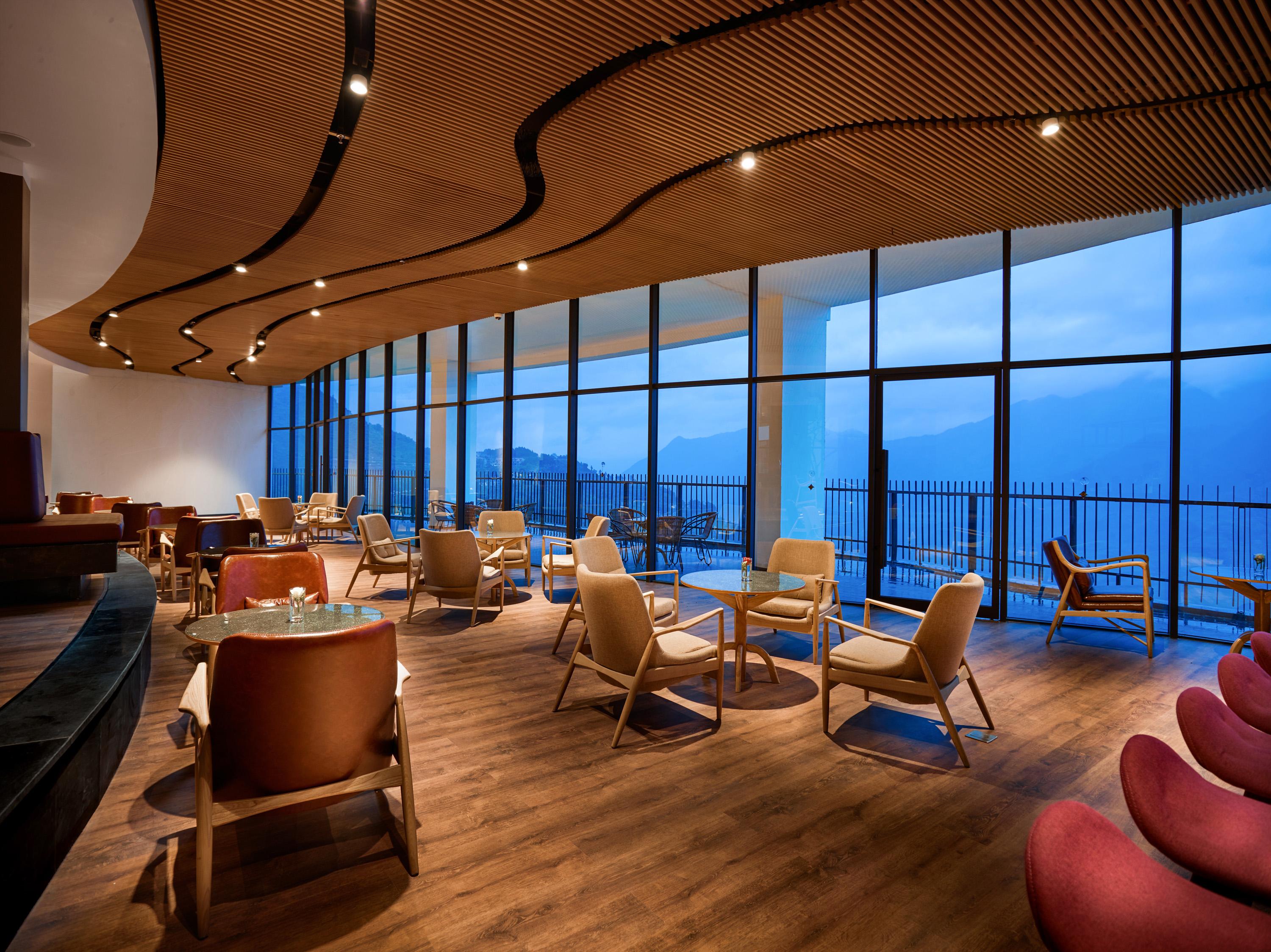 เปาส์ ซาปา เลเชเชอร์ โฮเต็ล Hotel ภายนอก รูปภาพ The lounge at the airport