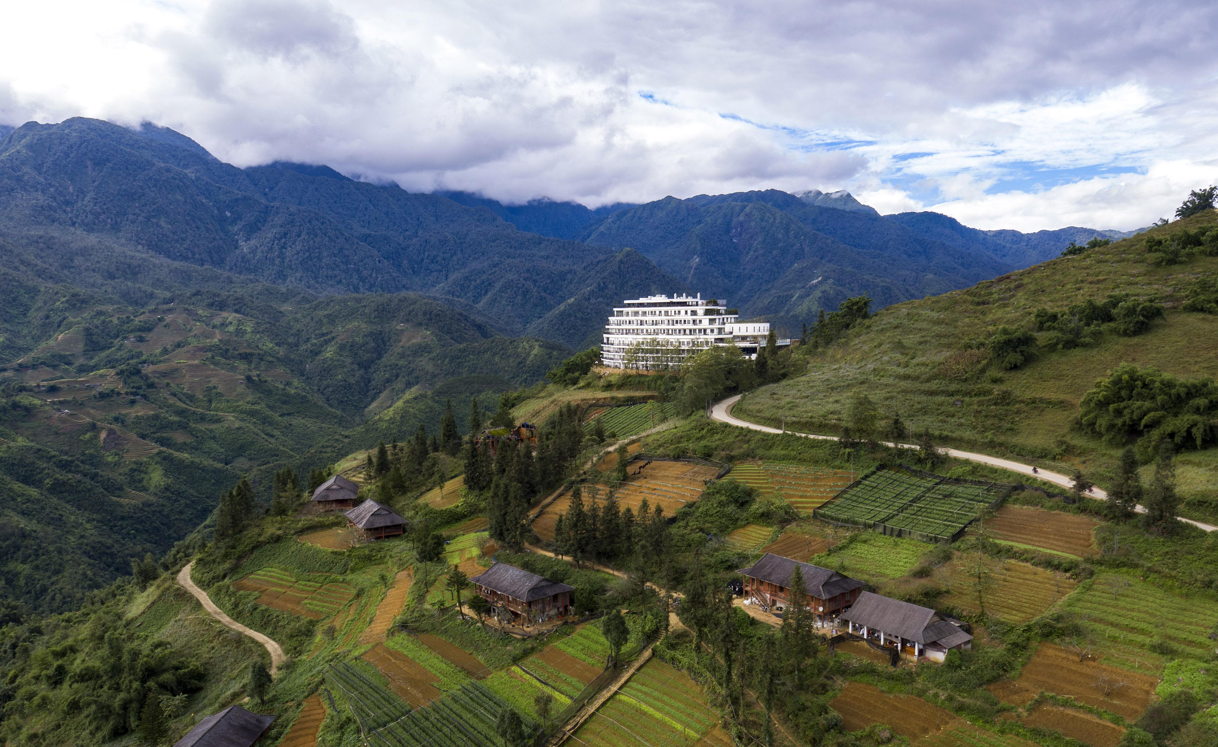 เปาส์ ซาปา เลเชเชอร์ โฮเต็ล Hotel ภายนอก รูปภาพ Aerial view of the school