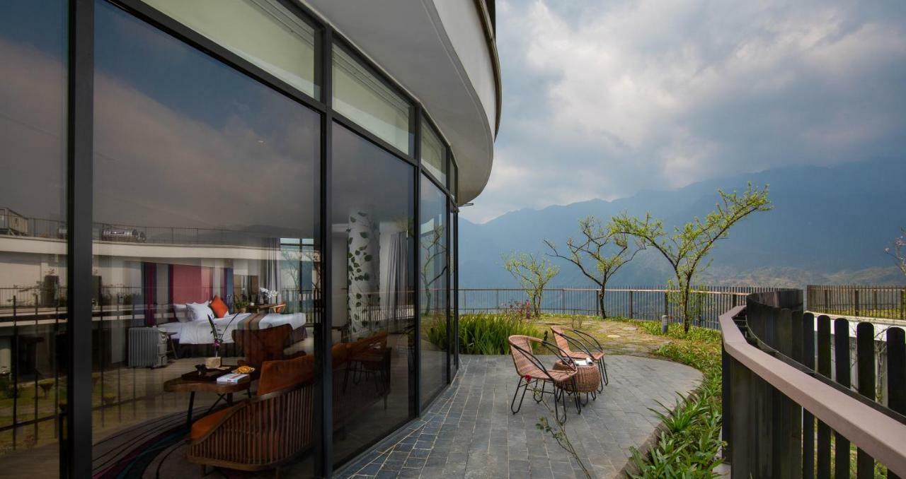 เปาส์ ซาปา เลเชเชอร์ โฮเต็ล Hotel ภายนอก รูปภาพ The 180° view of the hotel