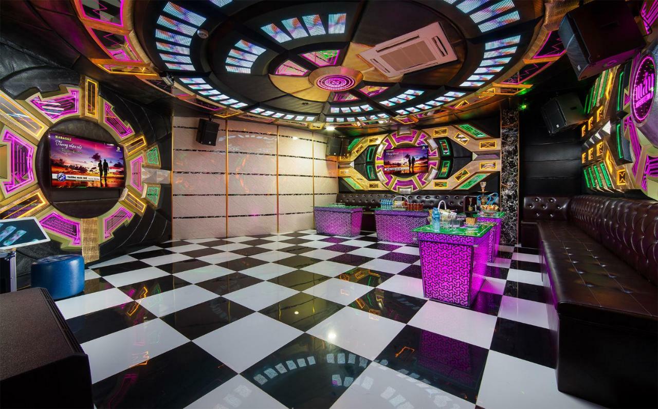 เปาส์ ซาปา เลเชเชอร์ โฮเต็ล Hotel ภายนอก รูปภาพ The interior of the nightclub