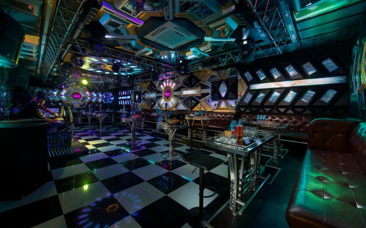 เปาส์ ซาปา เลเชเชอร์ โฮเต็ล Hotel ภายนอก รูปภาพ The interior of the nightclub